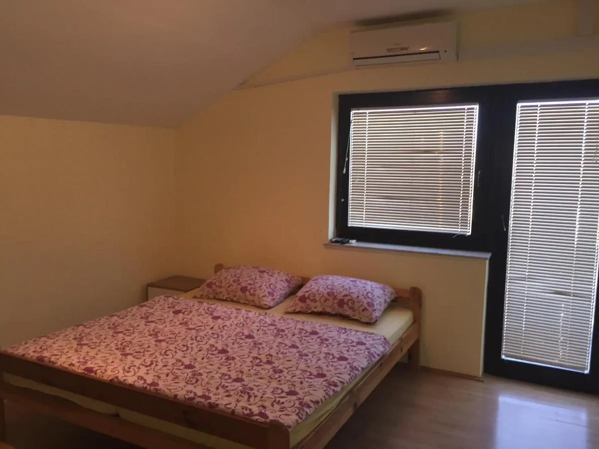 Apartmani Ela Gornji Karin Kroatien