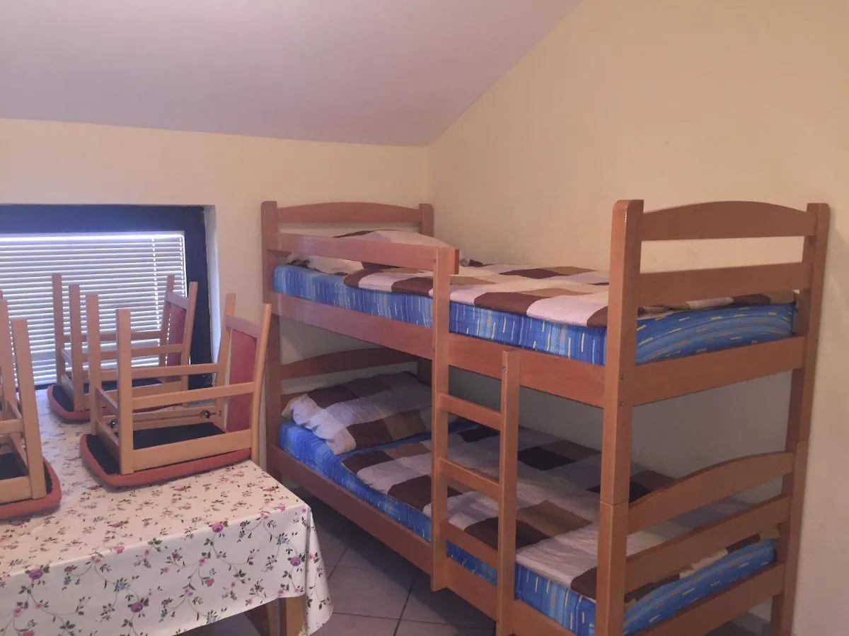 Apartmani Ela Gornji Karin 0*,  Croatia