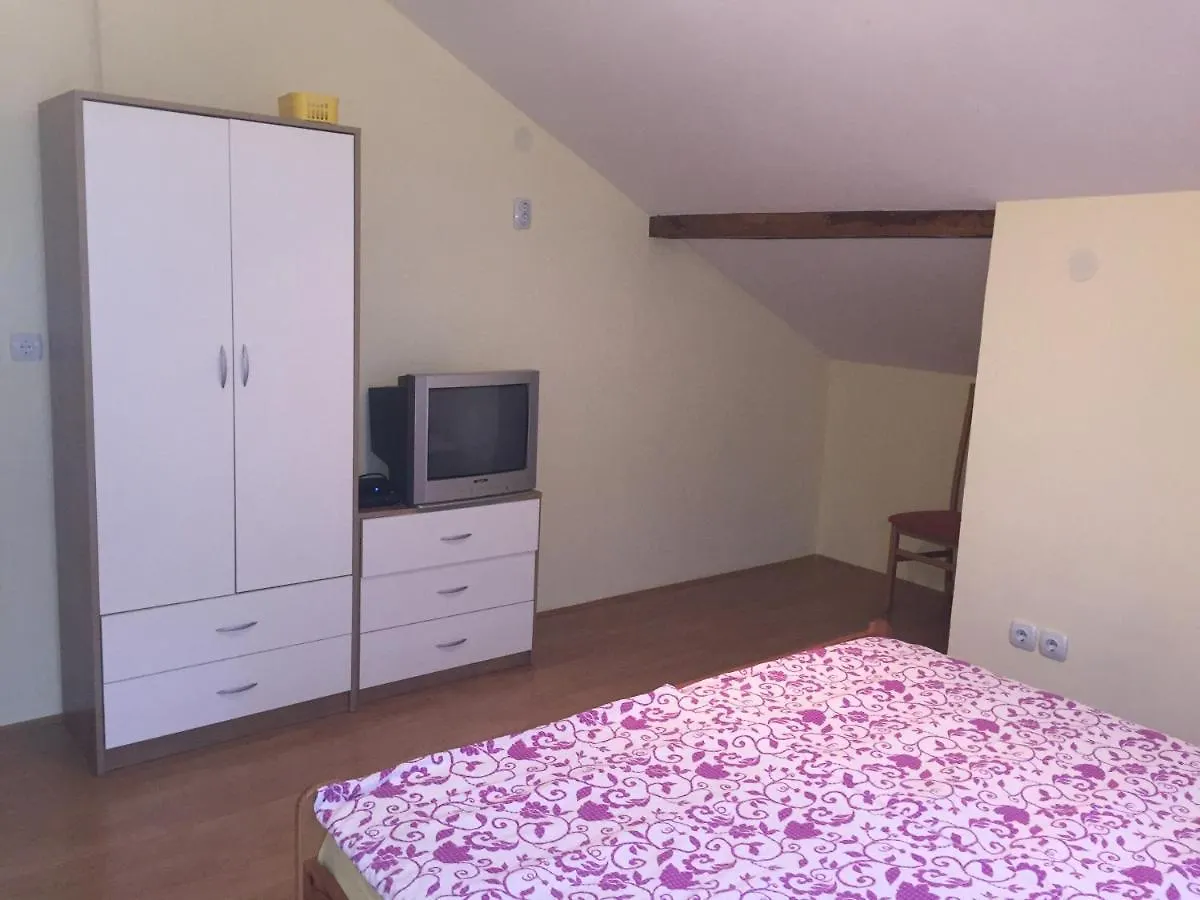 Apartmani Ela Gornji Karin 0*,