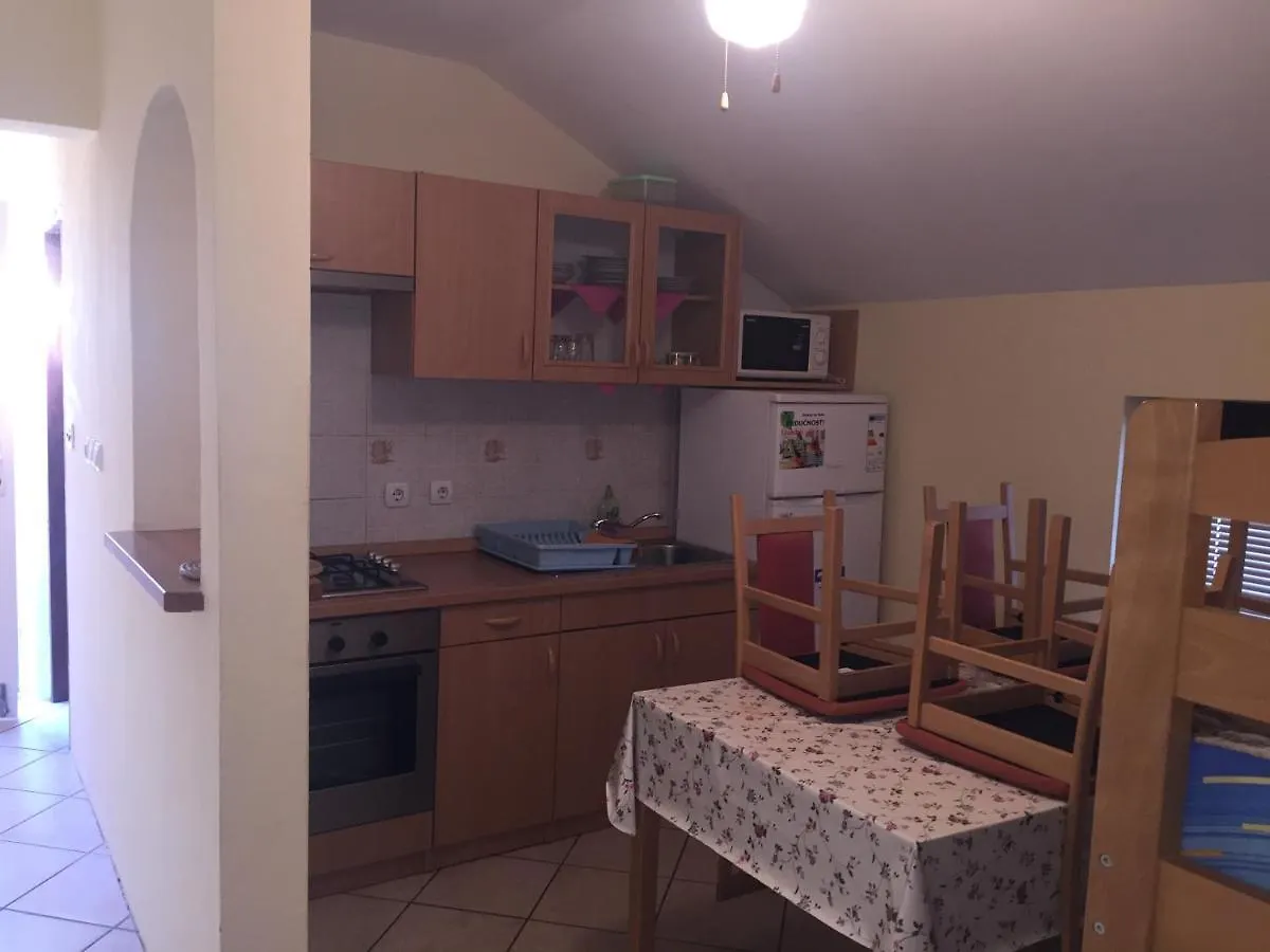Apartmani Ela Gornji Karin Guest house